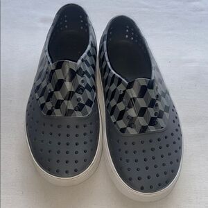 Native Stylish Geometric Slip-On Water Shoes  unisex men’s 8 women’s 10